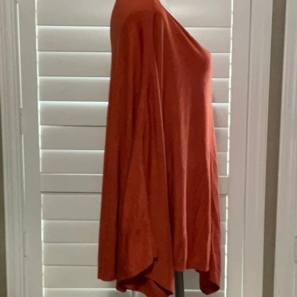Shrug - Picture 2 of 8